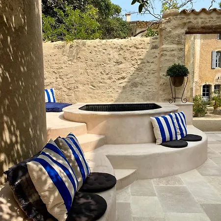 Domaine De Ribaute 4*